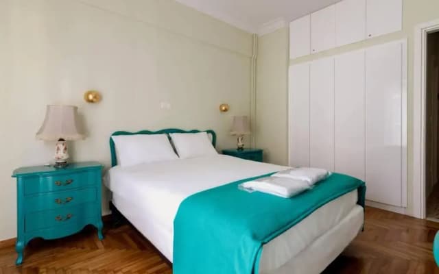 Iphigenia 2 bedroom retro downtown apartment - photo 2