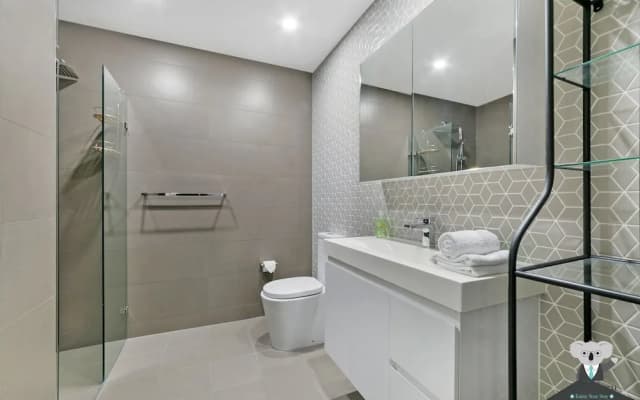 KOZYGURU Waitara 2 Bed APT Train Station - photo 4