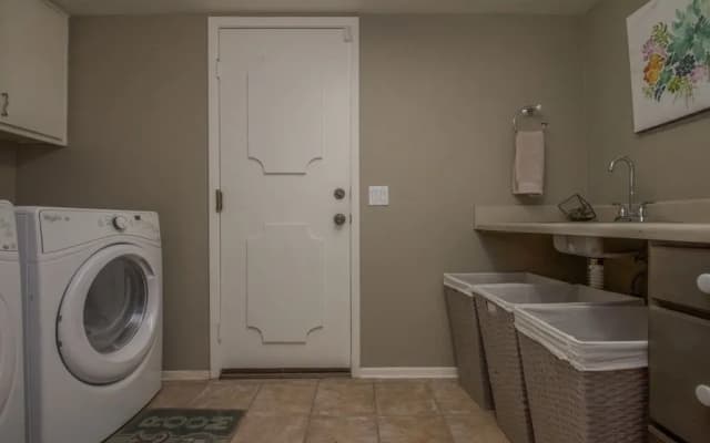 Luxurious 6BR 7min to Las Vegas Strip - photo 4
