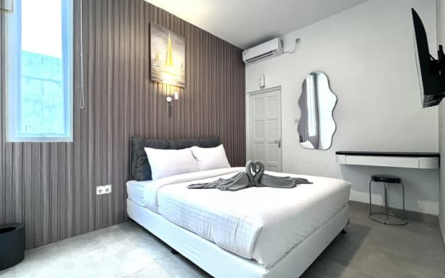 Escotel Arah Timur - photo 2