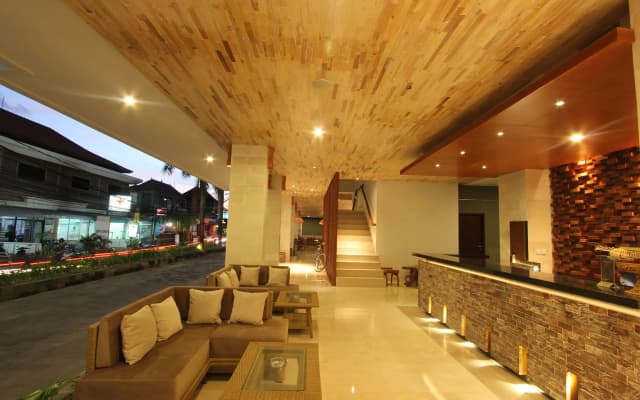Grand La Walon Hotel - photo 2