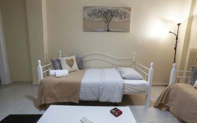 Renovated & Cool Flat In Ideal Location - photo 4