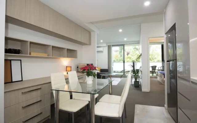 Kozyguru | Epping | Stylish 1 Bedroom Apartment - photo 3