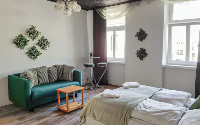 Large 2BR Apt Ideal for Long Stays - photo 4