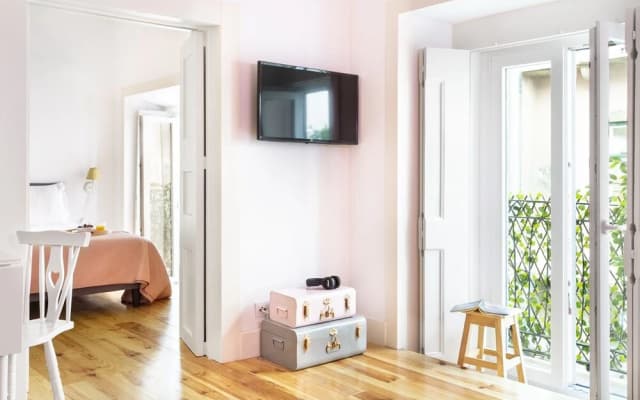 ALTIDO Chic 1BR Apt w/balcony close by Graça Viewpoint & tram stops - photo 2