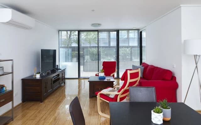 2 Bed/2 Bath Apt, Amazing Location! - photo 3