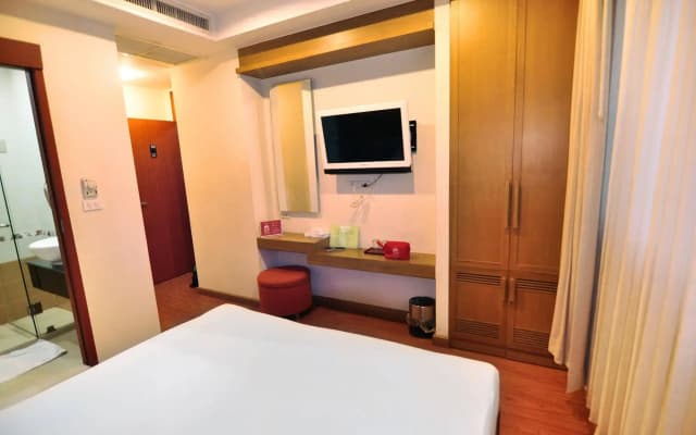 ZEN Rooms Surawong - photo 4