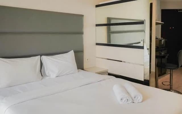 Convenient Studio Mangga Dua Apartment - photo 2
