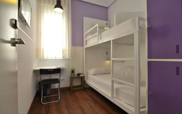 Far Home Atocha Hostel - photo 4