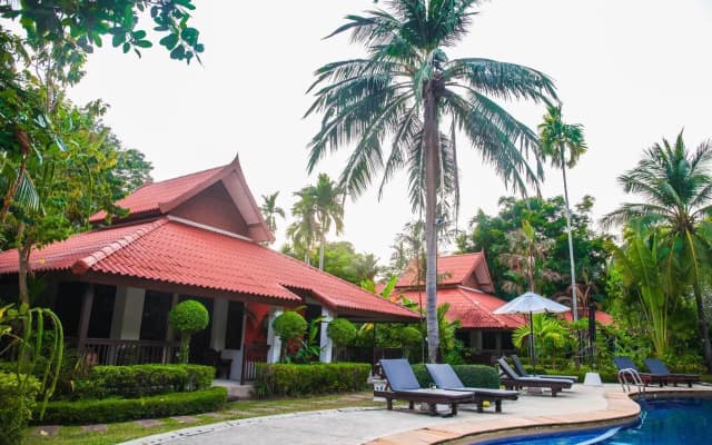 Locals Villa Hotel - photo 5