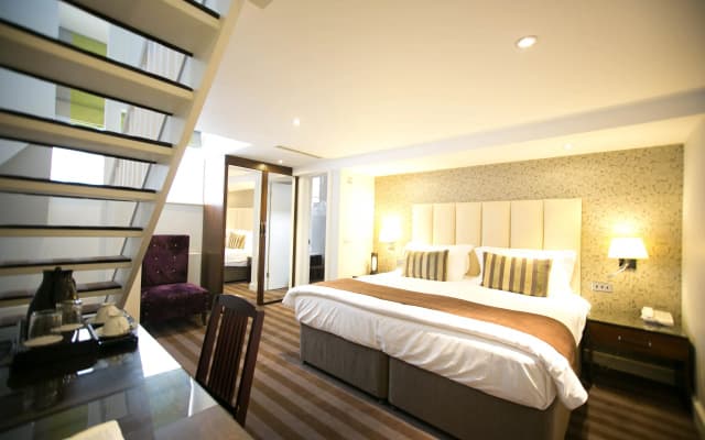 The Pillar Hotel - photo 2