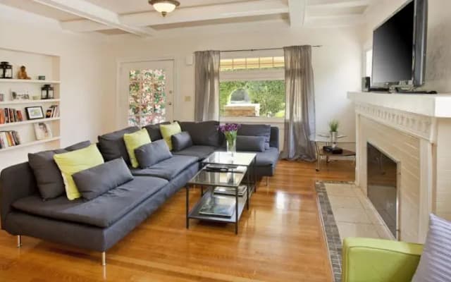 Hollywood Beachwood Retreat by LuxPads - photo 2