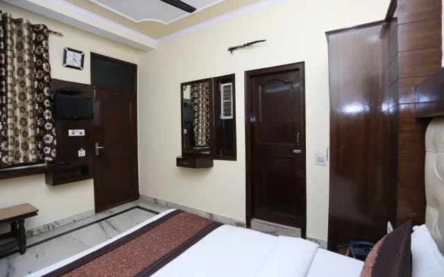 OYO 6124 Lord Krishna Dx Inn - photo 5