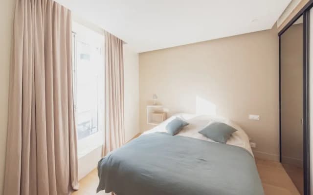 By Saint-sulpice Newly Refurbished 4 BR Apartment - photo 5