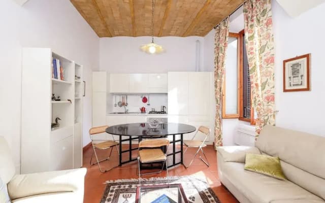 Rustic Retreat on Cobblestone Street - photo 4