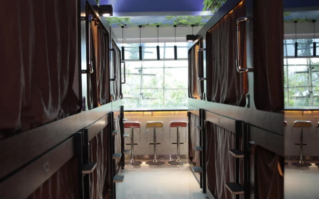 SNOOZE Capsule Hotel - photo 5