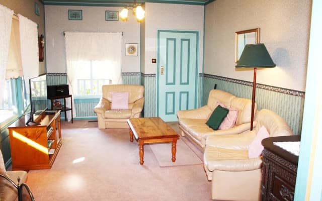 Ambrose Cottage Front Apt - photo 2
