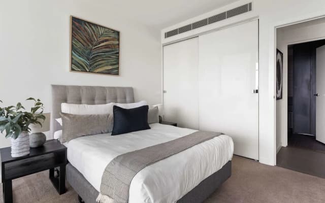 Harbour View 2BR Docklands Apt Near Marvel Stadium - photo 5