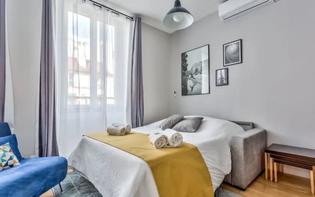Superb 2 rooms flat near Bastille - photo 2