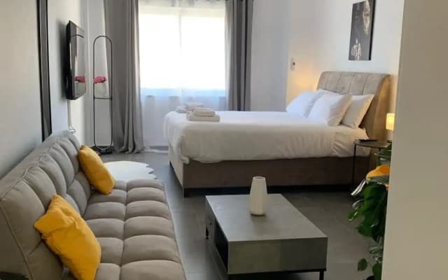 Urban Hermes Apartment - photo 2