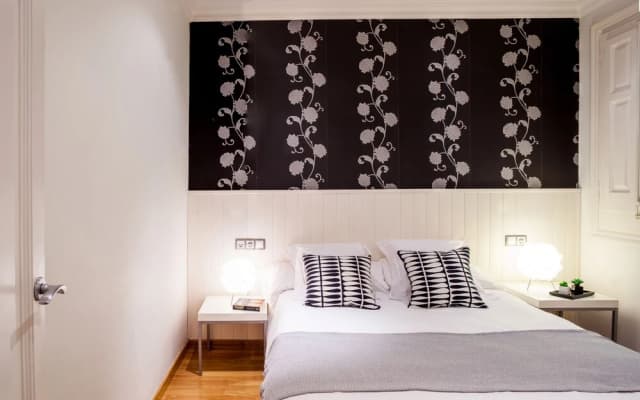 Feel at Home Gran Via Apartments - photo 3