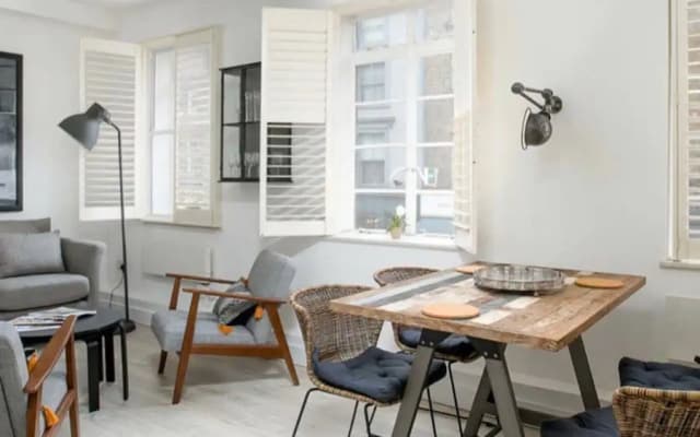 Rustic 2 Bed Maisonette Over 3 Floors In Goodge St - photo 4