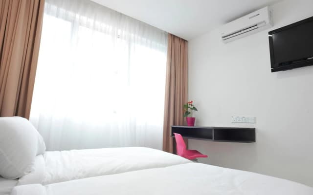 OYO 180 V Hotel - photo 4