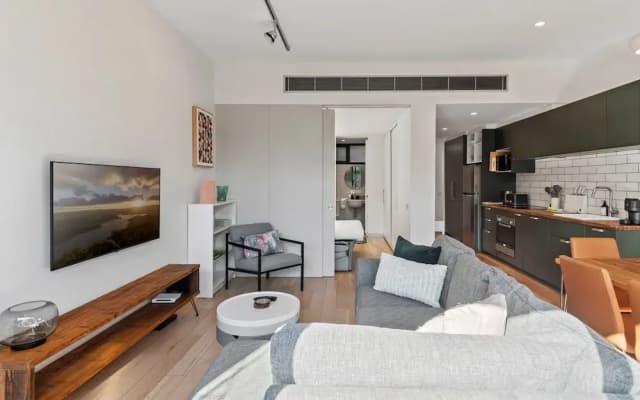 Chic 2-bed Apartment in Vibrant St Kilda - photo 5