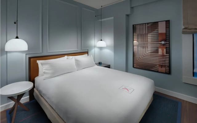 Axiom Hotel - photo 3