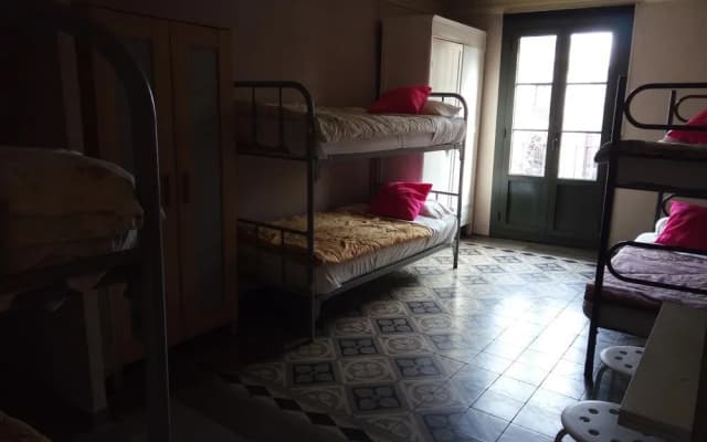 Ramblas Budget Apartments - photo 4