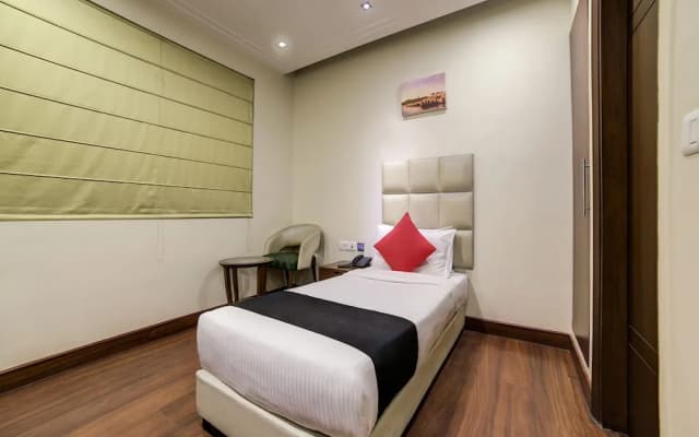New Haven Hotel Greater Kailash by OYO - photo 5