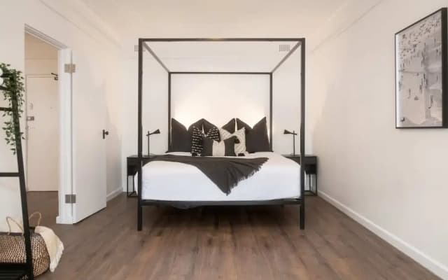 Stylish 1 Bedroom Apartment Near Beach - photo 4