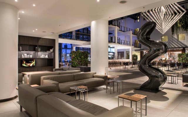Estrel Hotel Berlin - photo 2