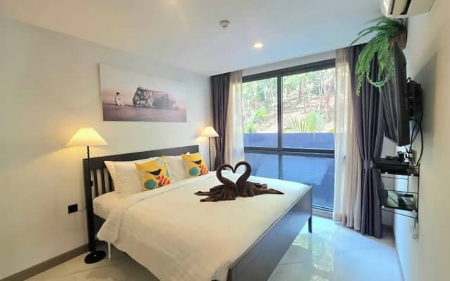 Room-a301- 1 Bedroom Corner Condo Forest - photo 2