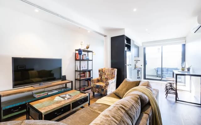 MAXINE, 1BDR Collingwood Apartment - photo 4