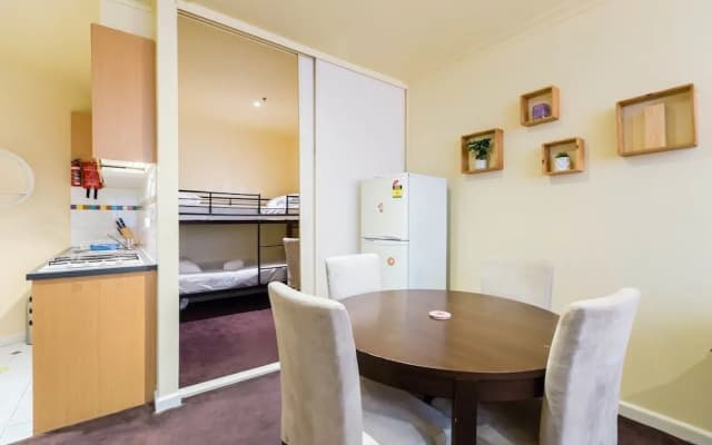 ELIZA, 2BDR Melbourne Apartment - photo 3