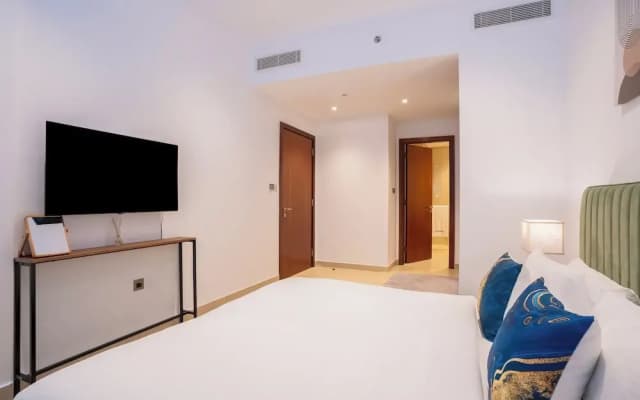HomesGetaway- 1BR Apt in Marina Gate1 - photo 4