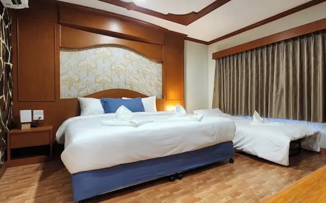 Arya Suites Patong Beach - photo 3