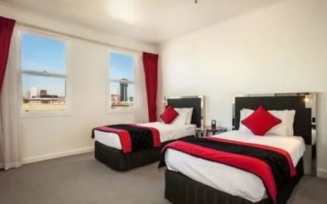 Clocktower Apartment Hotel - photo 5