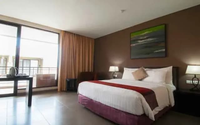 100 Sunset Hotel - photo 4