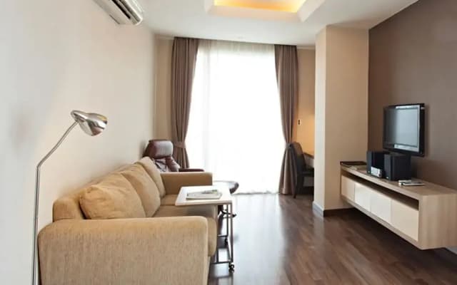 V Residence Serviced Apartment - photo 3