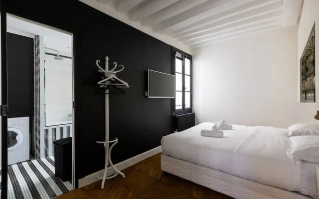 Bauhaus Magic in the Marais - photo 3