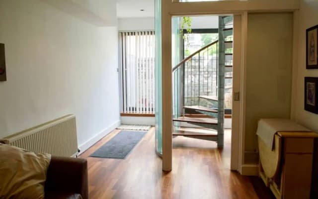 Stylish 1 Bedroom Edinburgh Mews House - photo 4