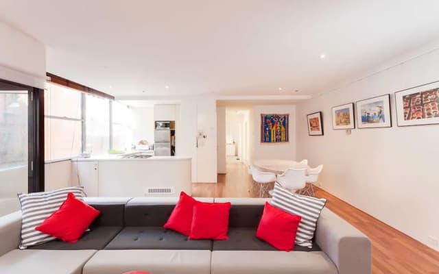 BENJAMIN, 2BDR Melbourne Apartment - photo 4
