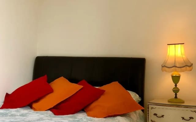 2 Bedroom Flat Near Leith - photo 2