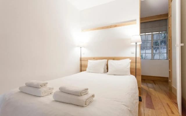 Center, Charm, Practical and Quiet - photo 2