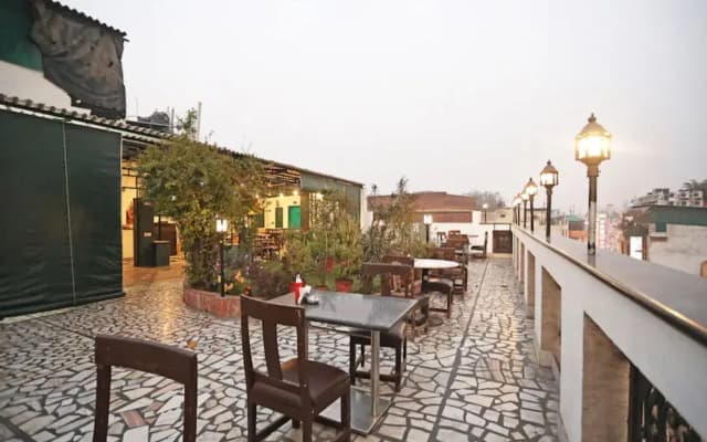 Capital O 10750 Hotel Vivek - photo 2