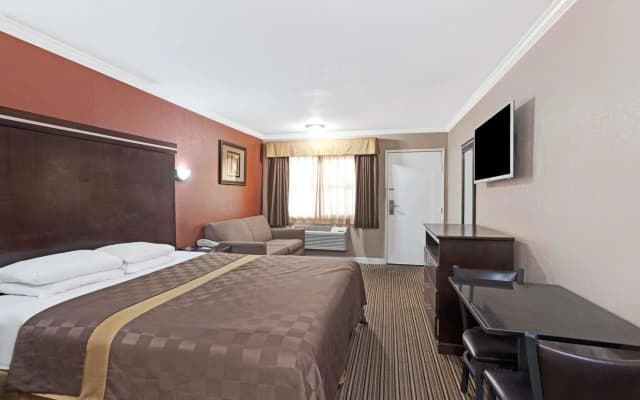 Travelodge By Wyndham Whittier - photo 5