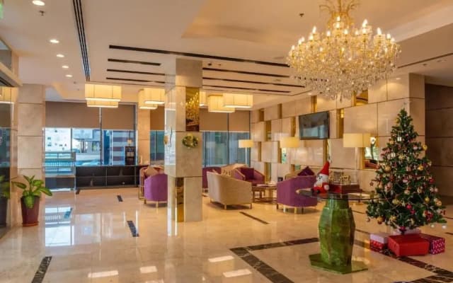 Royal Crown Hotel - photo 2