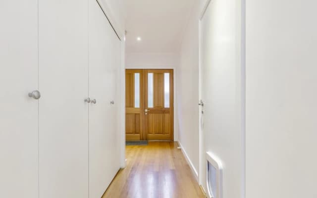 StayCentral - Port Melbourne Townhouse - photo 2